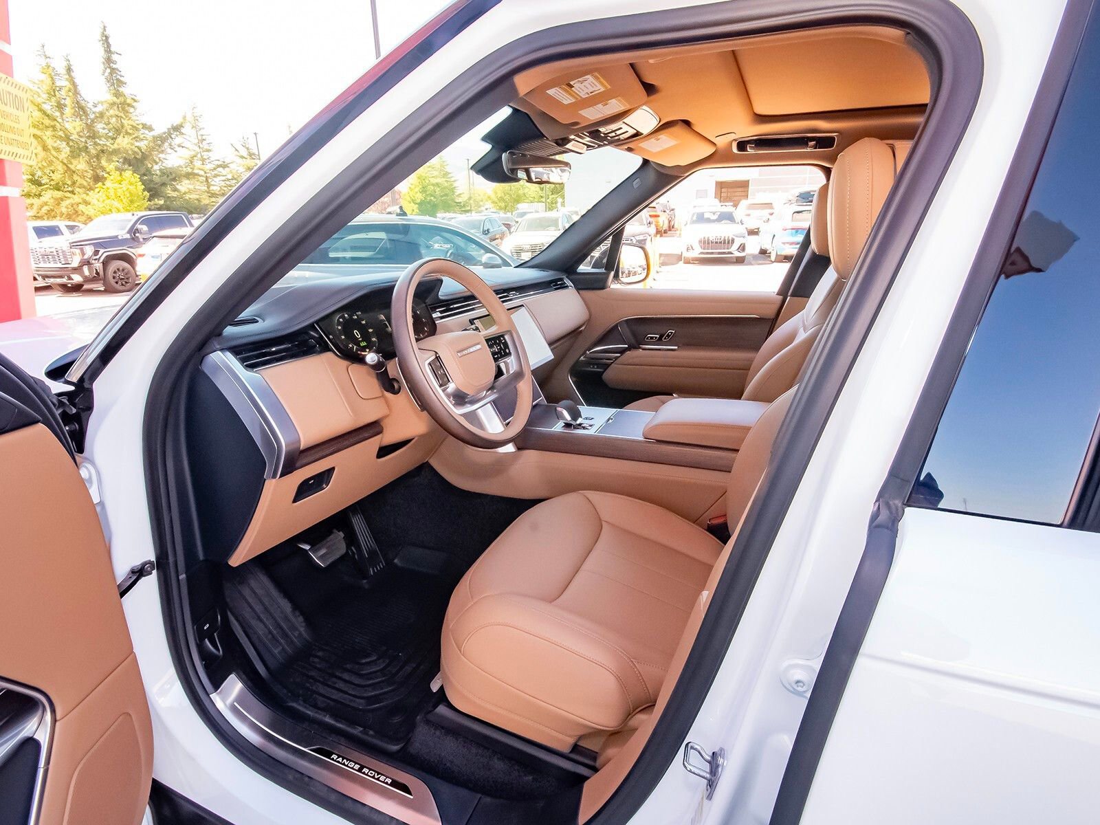 New 2025 Land Rover Range Rover SE image 34