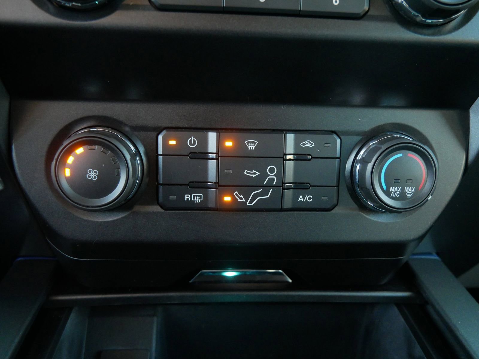 Used 2022 Ford F350 XLT w/ Black Appearance Package image 21