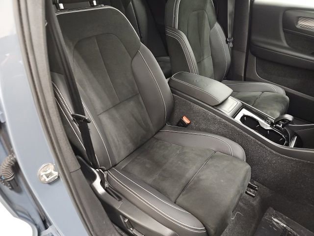 Used 2022 Volvo XC40 P8 Recharge Ultimate image 36