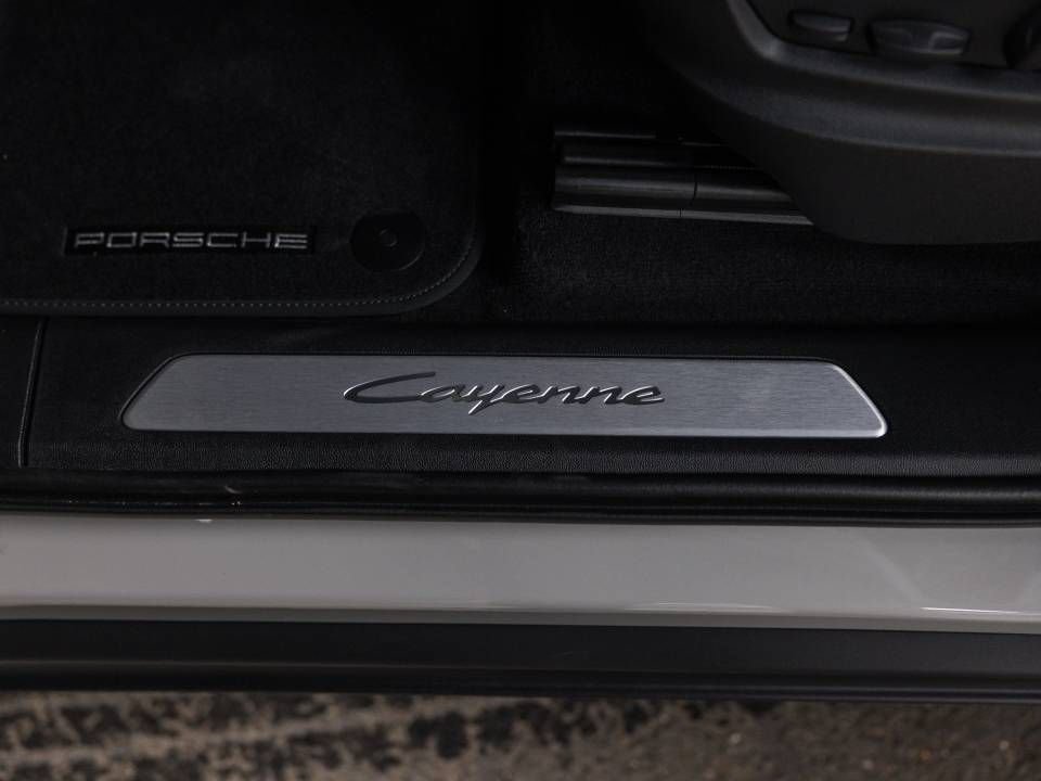 Certified 2026 Porsche Cayenne AWD/4WD image 21