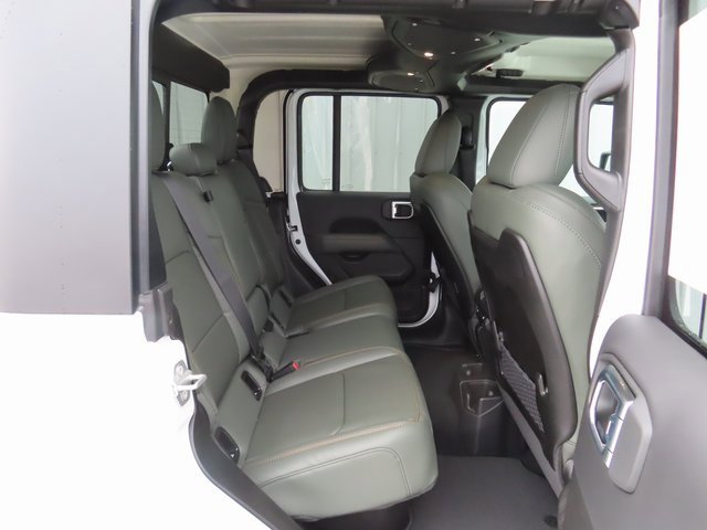 New 2026 Jeep Gladiator Mojave w/ Technology Group image 29