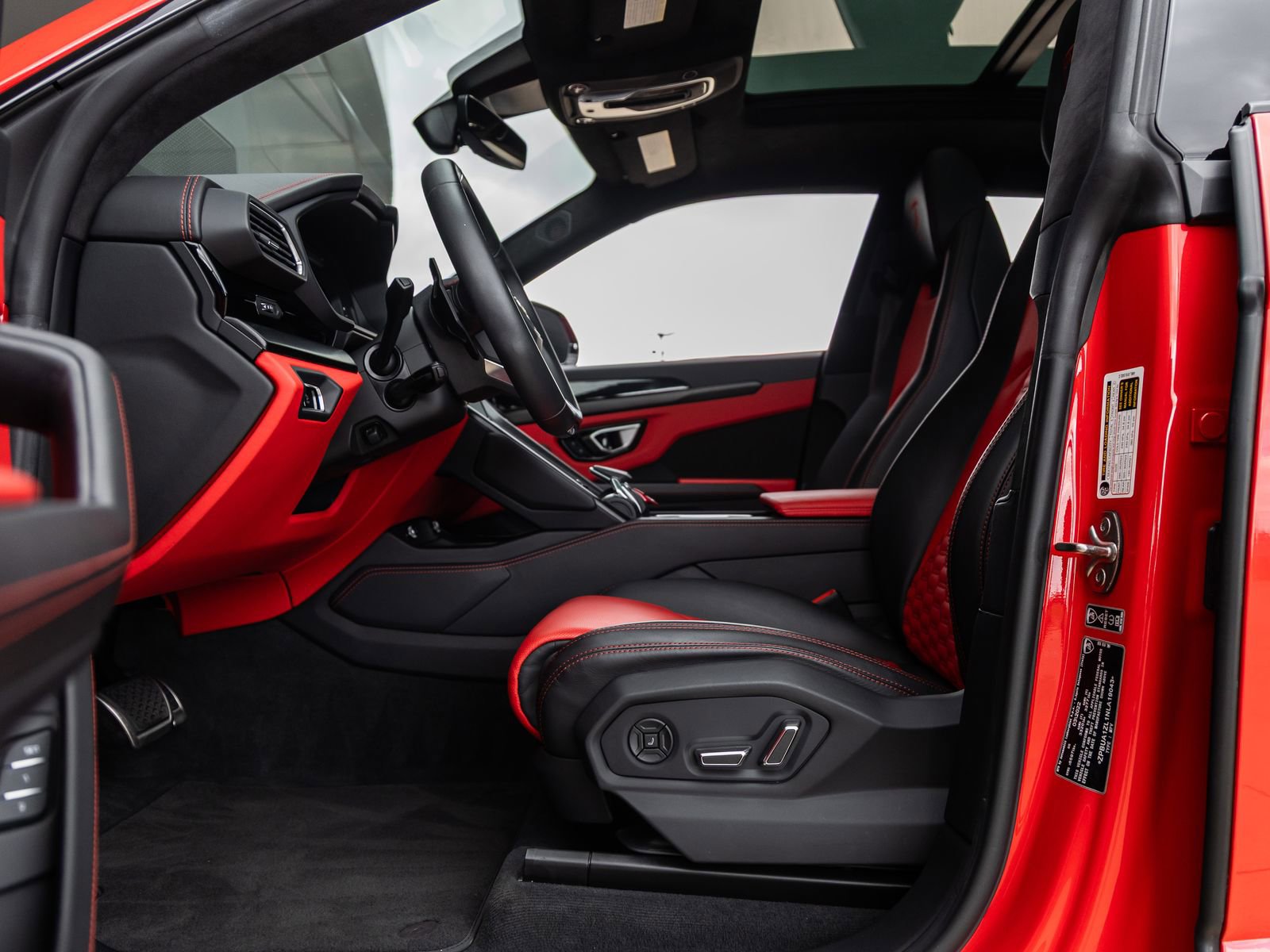 Used 2022 Lamborghini Urus image 23