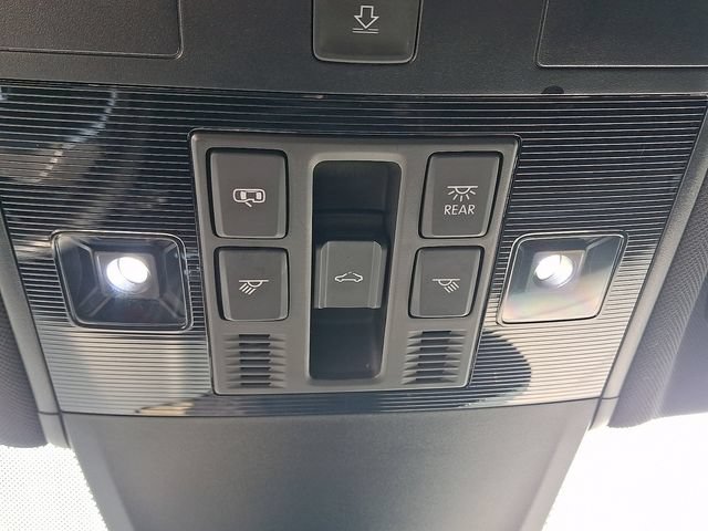 Used 2023 Volkswagen Tiguan SE R-Line AWD/4WD image 25