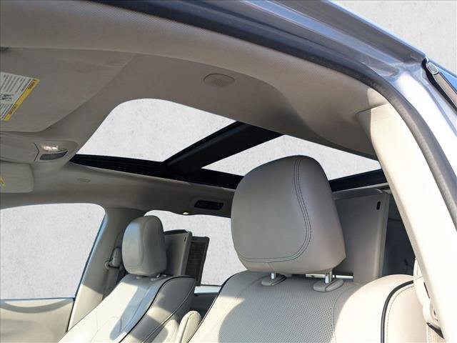 Used 2017 Chrysler Pacifica Platinum FWD image 16