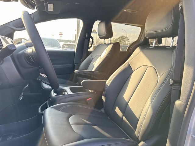 New 2026 Chrysler Pacifica Select image 18