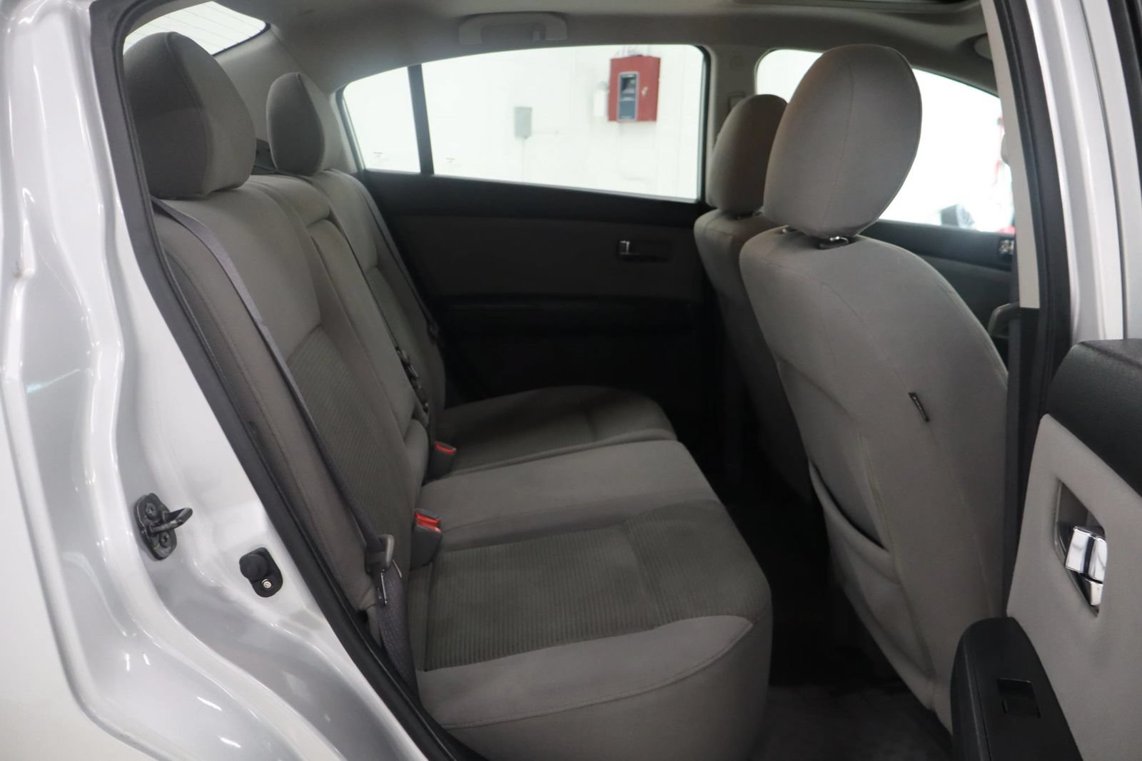 Used 2012 Nissan Sentra 2.0 SR w/ Special Edition Pkg FWD image 17