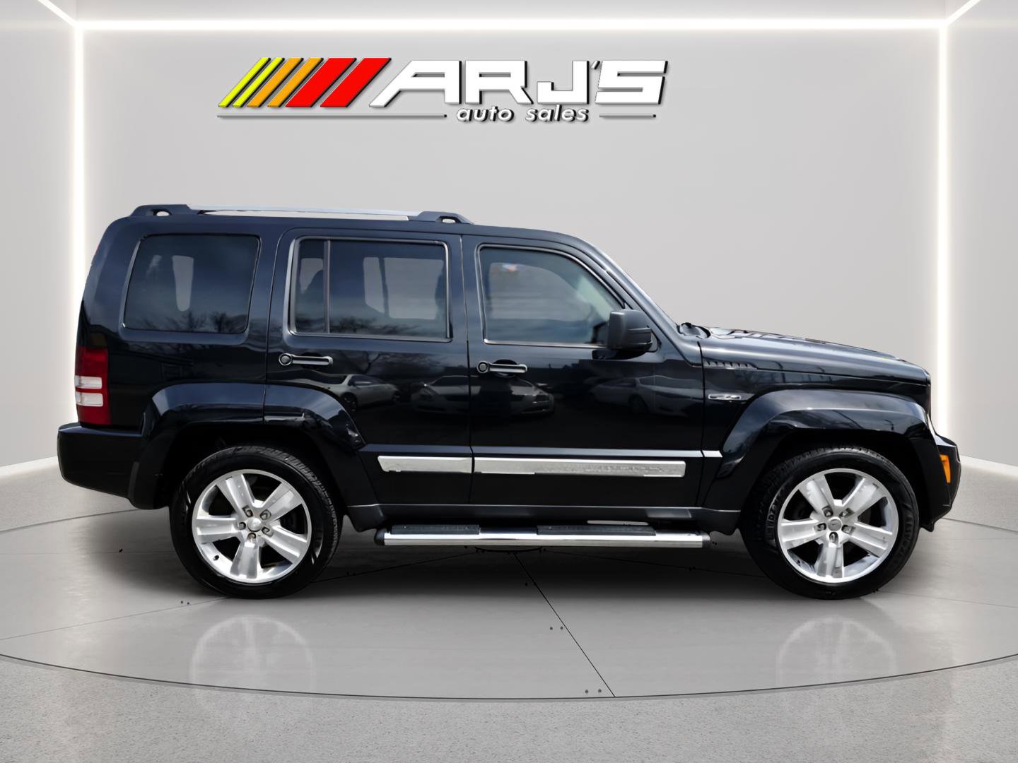 Used 2012 Jeep Liberty Limited Jet w/ Chrome Accents Group image 4