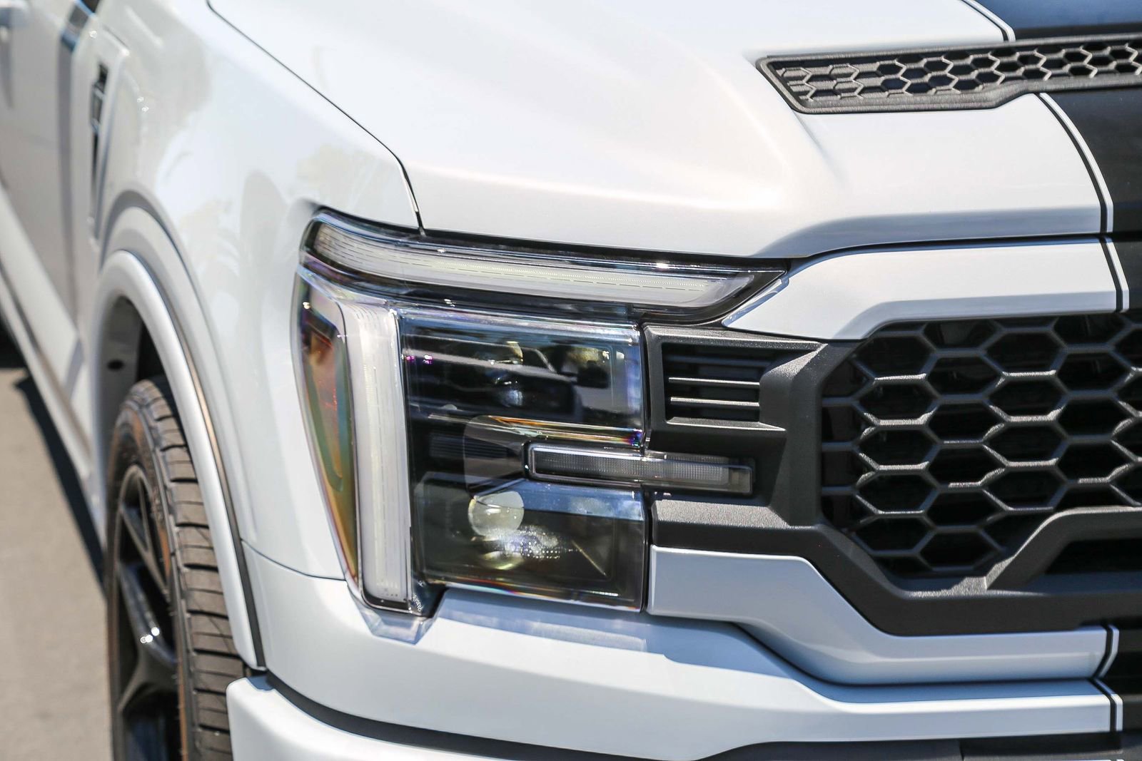 New 2025 Ford F150 Lariat w/ Equipment Group 502A High image 5