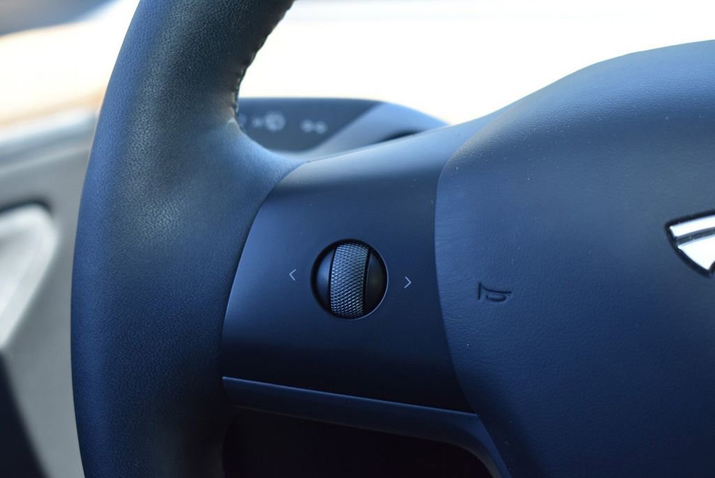 Used 2024 Tesla Model Y Long Range AWD/4WD image 14