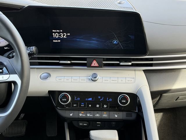 Used 2025 Hyundai Elantra Limited image 5