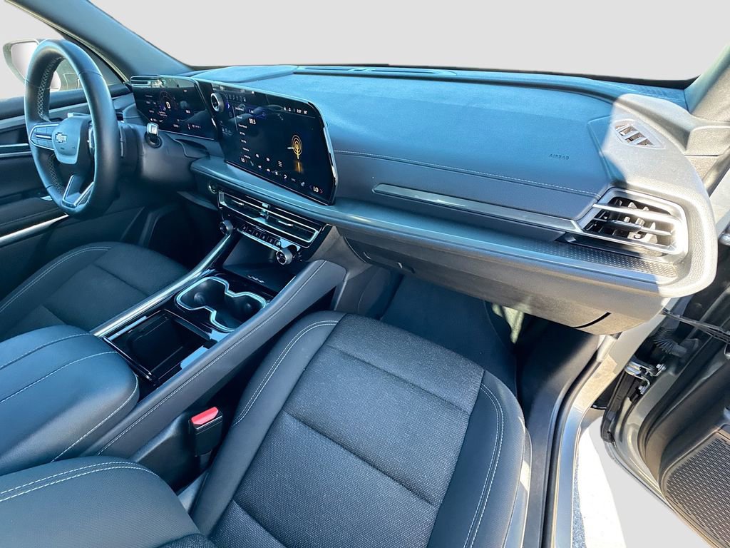 Used 2024 Chevrolet Traverse LT image 29