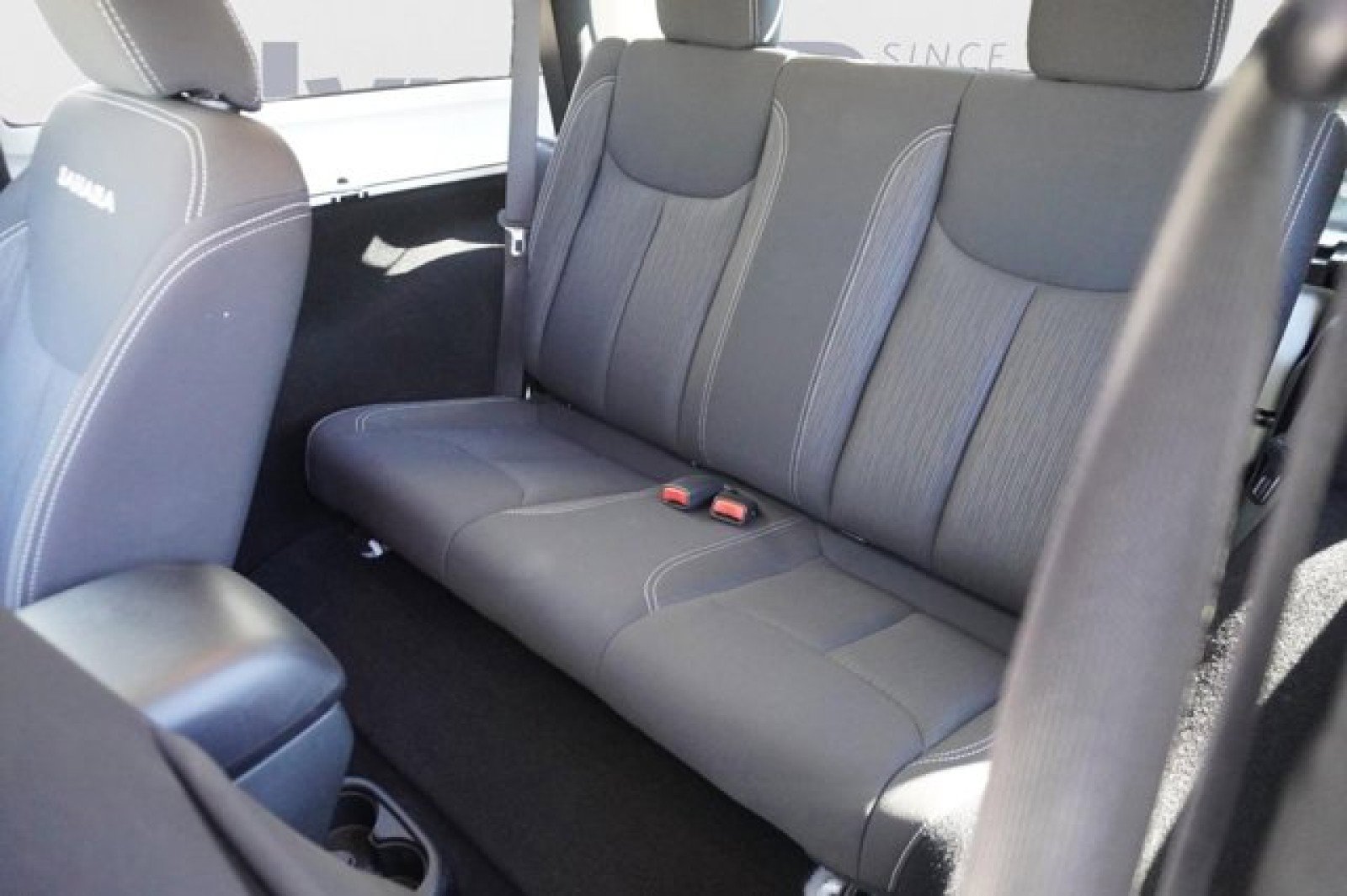 Used 2018 Jeep Wrangler Sahara w/ Connectivity Group image 13