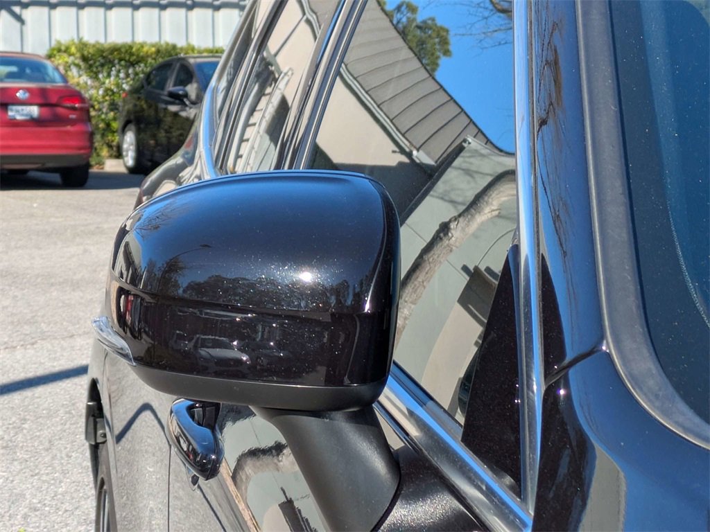 Certified 2023 Volvo XC60 B5 Ultimate w/ Protection Package Premier image 11