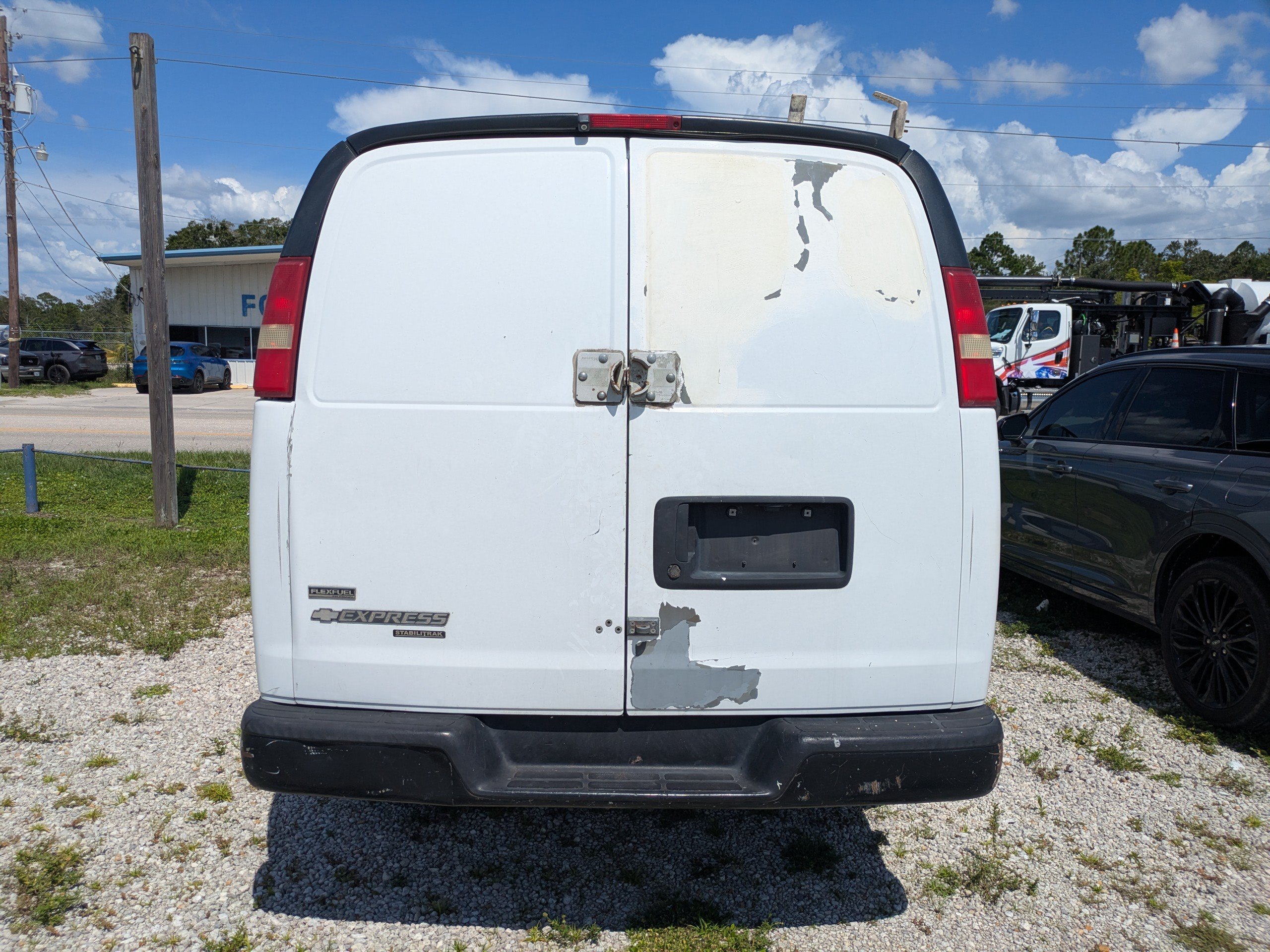Used 2011 Chevrolet Express 2500 RWD image 4