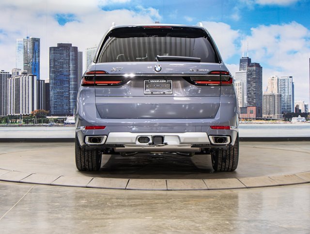 Used 2025 BMW X7 xDrive40i w/ Premium Package image 11