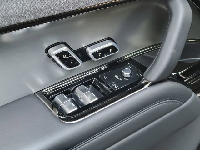 Used 2025 Land Rover Range Rover Sport SE image 27