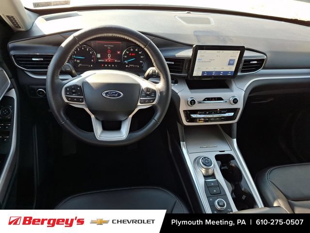 Used 2024 Ford Explorer XLT w/ Equipment Group 202A AWD/4WD image 15