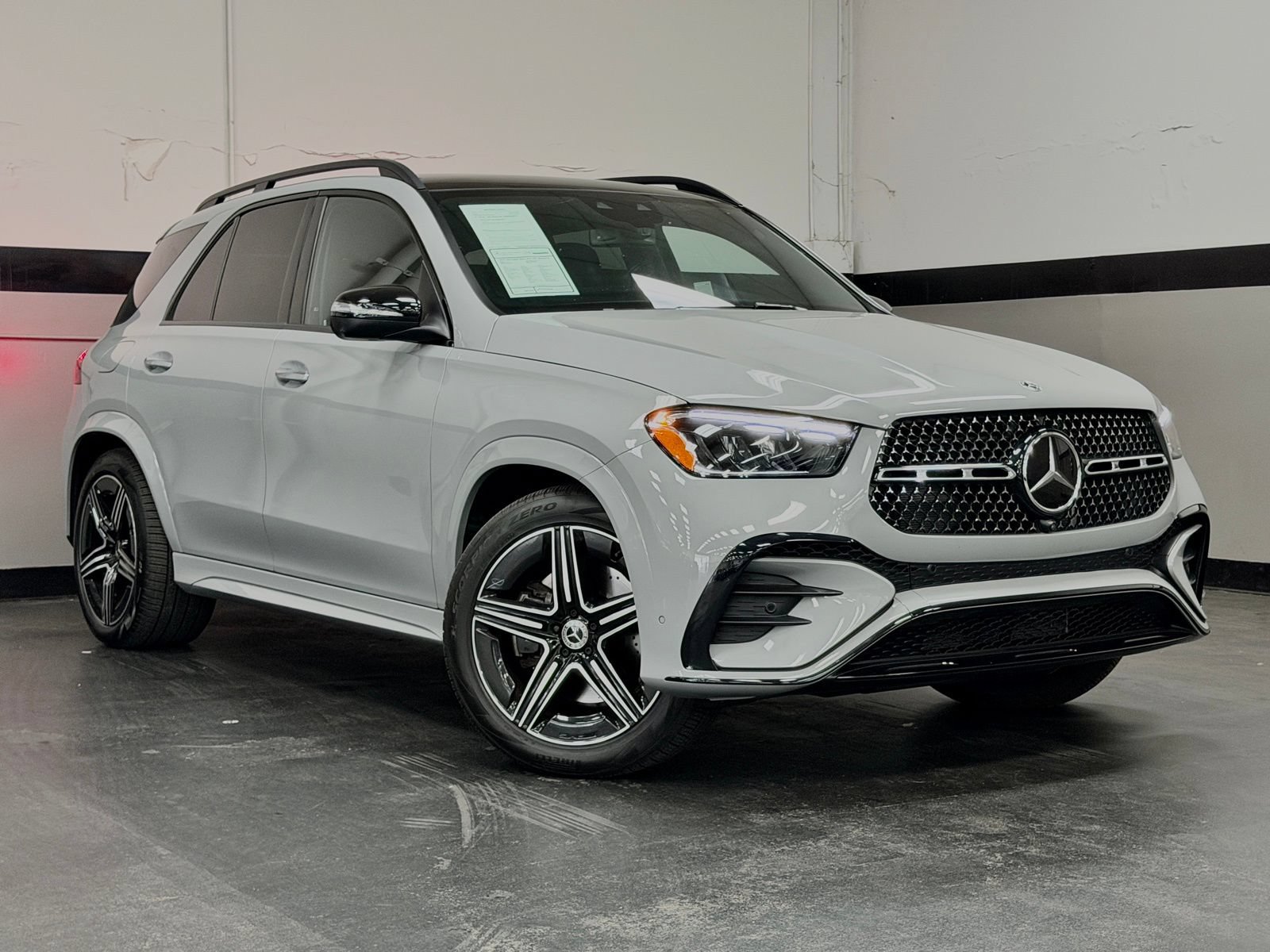 Used 2025 Mercedes-Benz GLE 450 4MATIC image 2