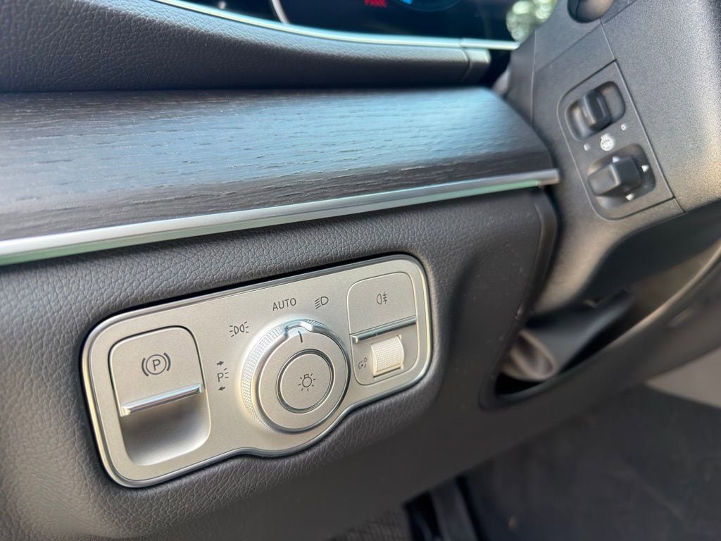 Used 2022 Mercedes-Benz GLE 350 4MATIC w/ Premium Package image 14