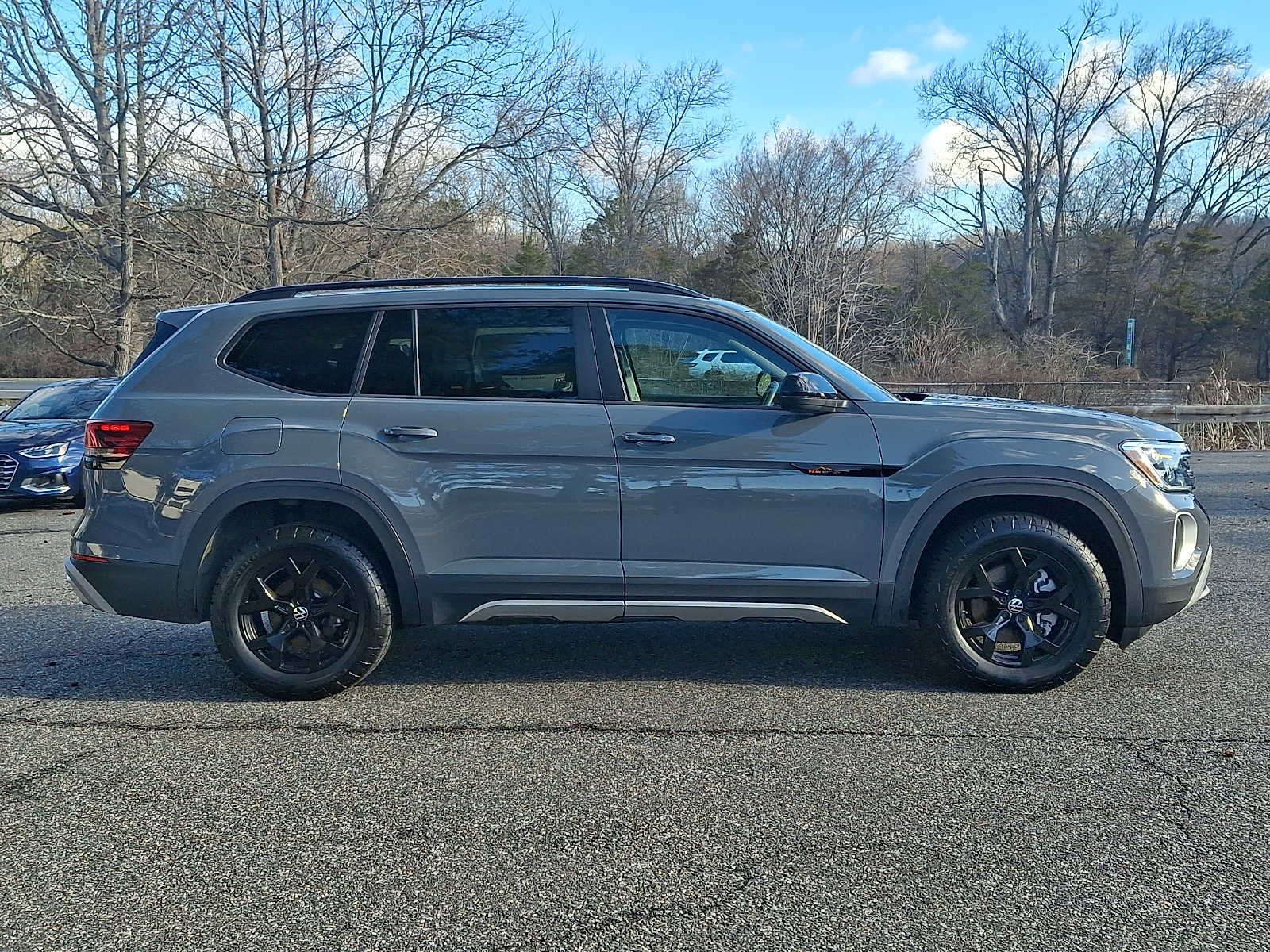Used 2025 Volkswagen Atlas Peak Edition SE AWD/4WD image 7