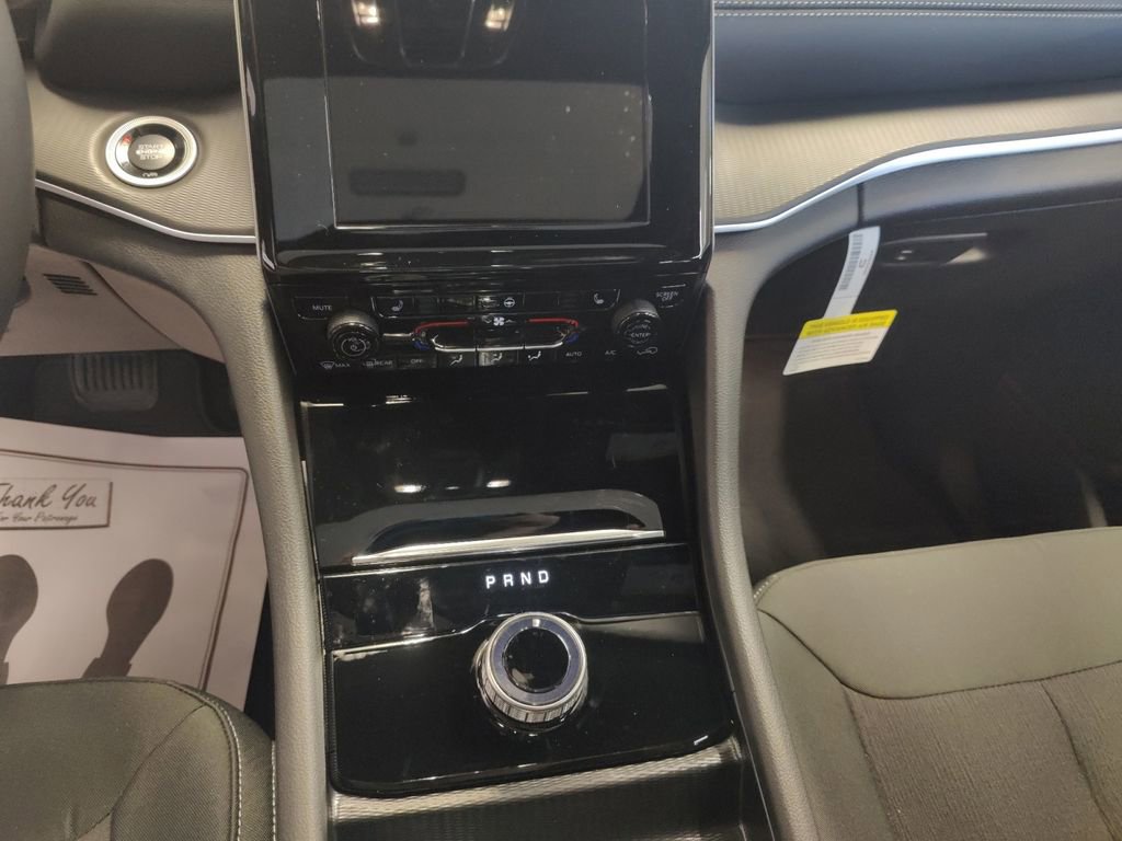 New 2025 Jeep Grand Cherokee Laredo w/ Luxury Tech Group I image 13