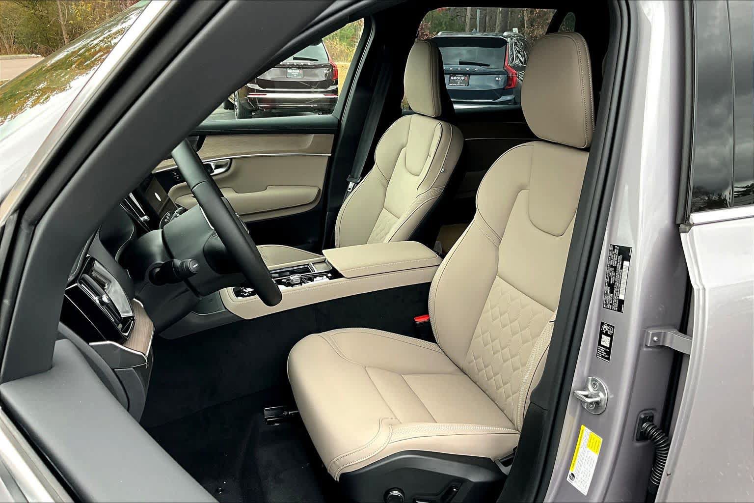 New 2026 Volvo XC90 B6 Plus w/ Protection Package Premier AWD/4WD image 13