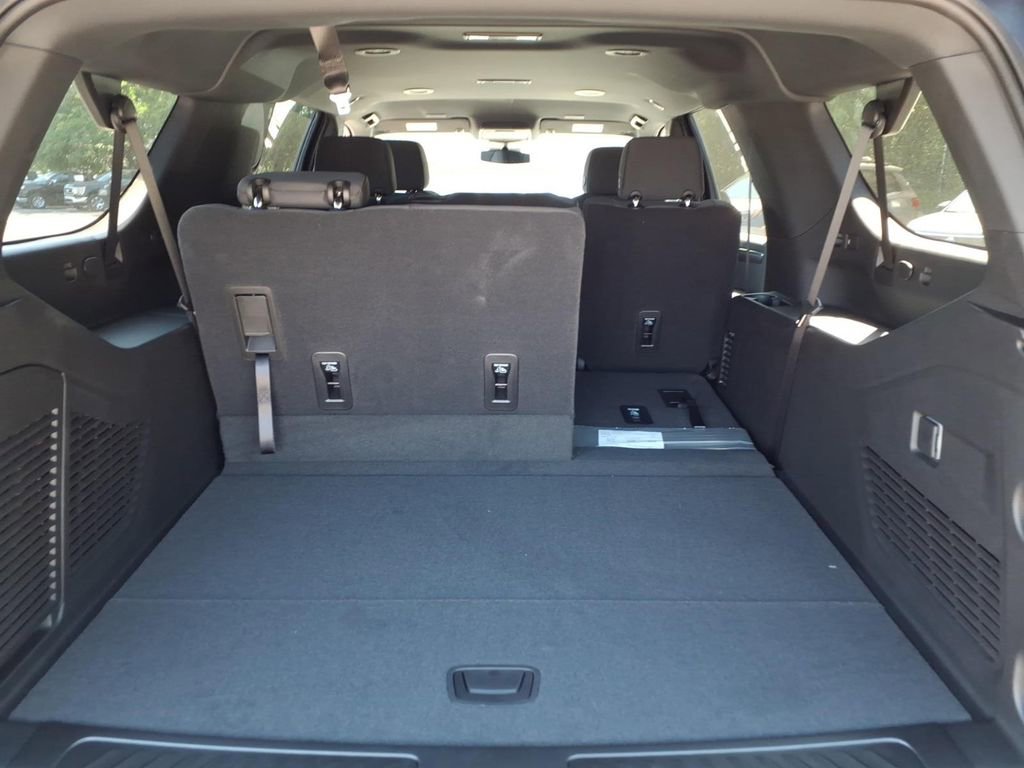 New 2026 Chevrolet Suburban LS w/ LS Custom Edition AWD/4WD image 17
