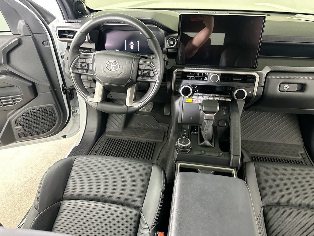 Used 2025 Toyota 4Runner Limited AWD/4WD image 17