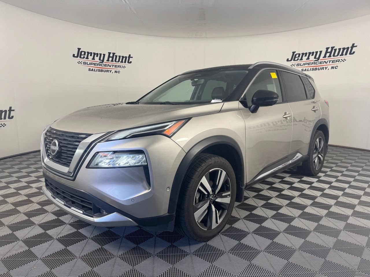 Used 2022 Nissan Rogue Platinum w/ Head-Up Display Package FWD image 1