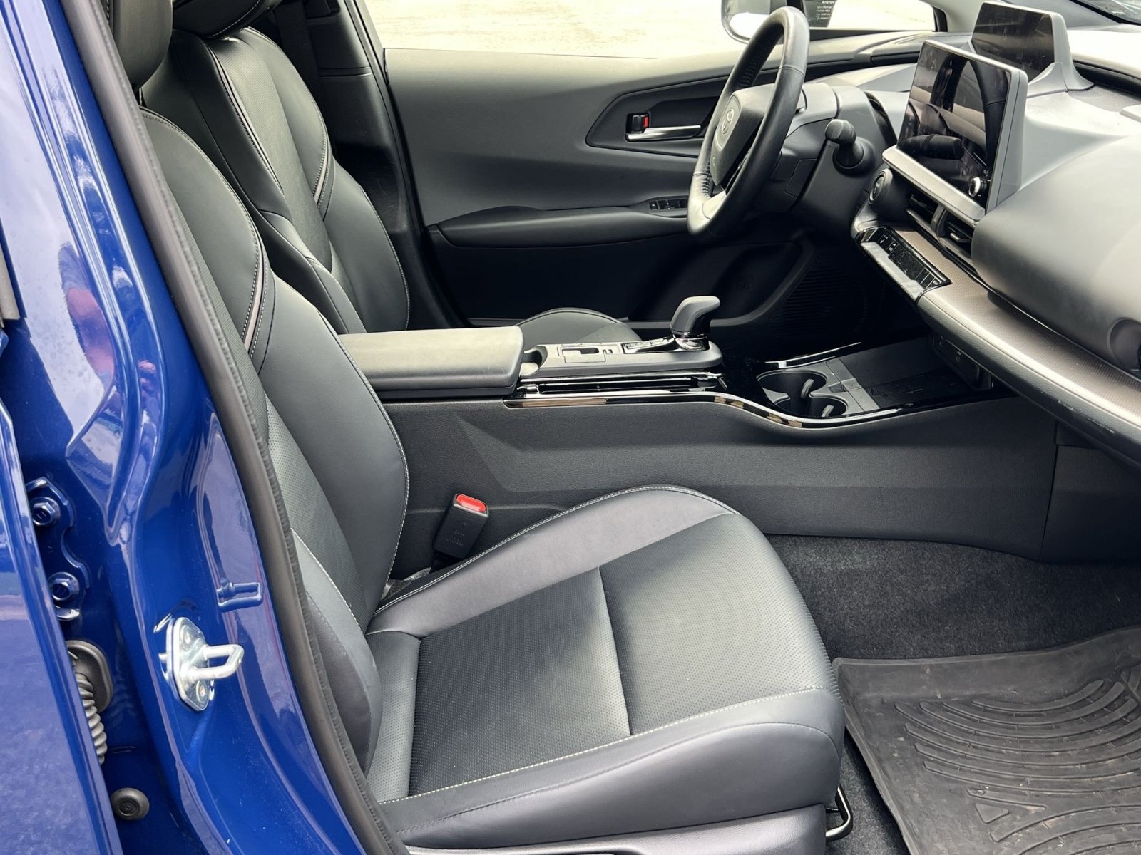 Used 2026 Toyota Prius XLE FWD image 21