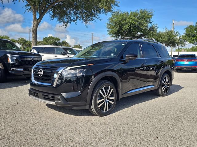 Certified 2025 Nissan Pathfinder Platinum w/ Cargo Package FWD image 4