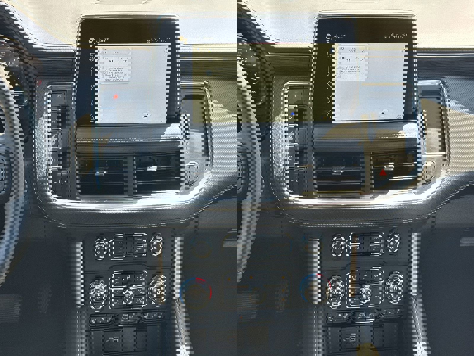 Used 2024 GMC Yukon SLT w/ SLT Luxury Package image 29