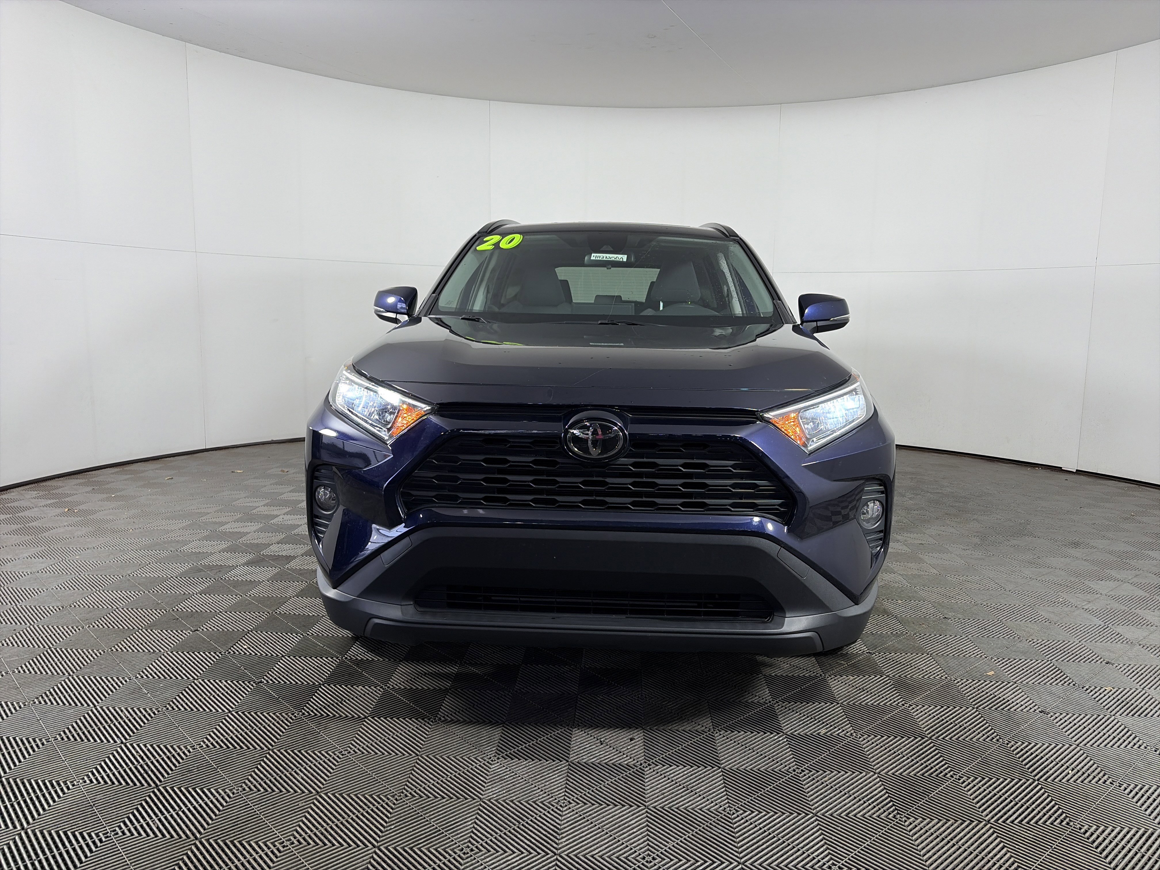 Used 2020 Toyota RAV4 XLE image 2