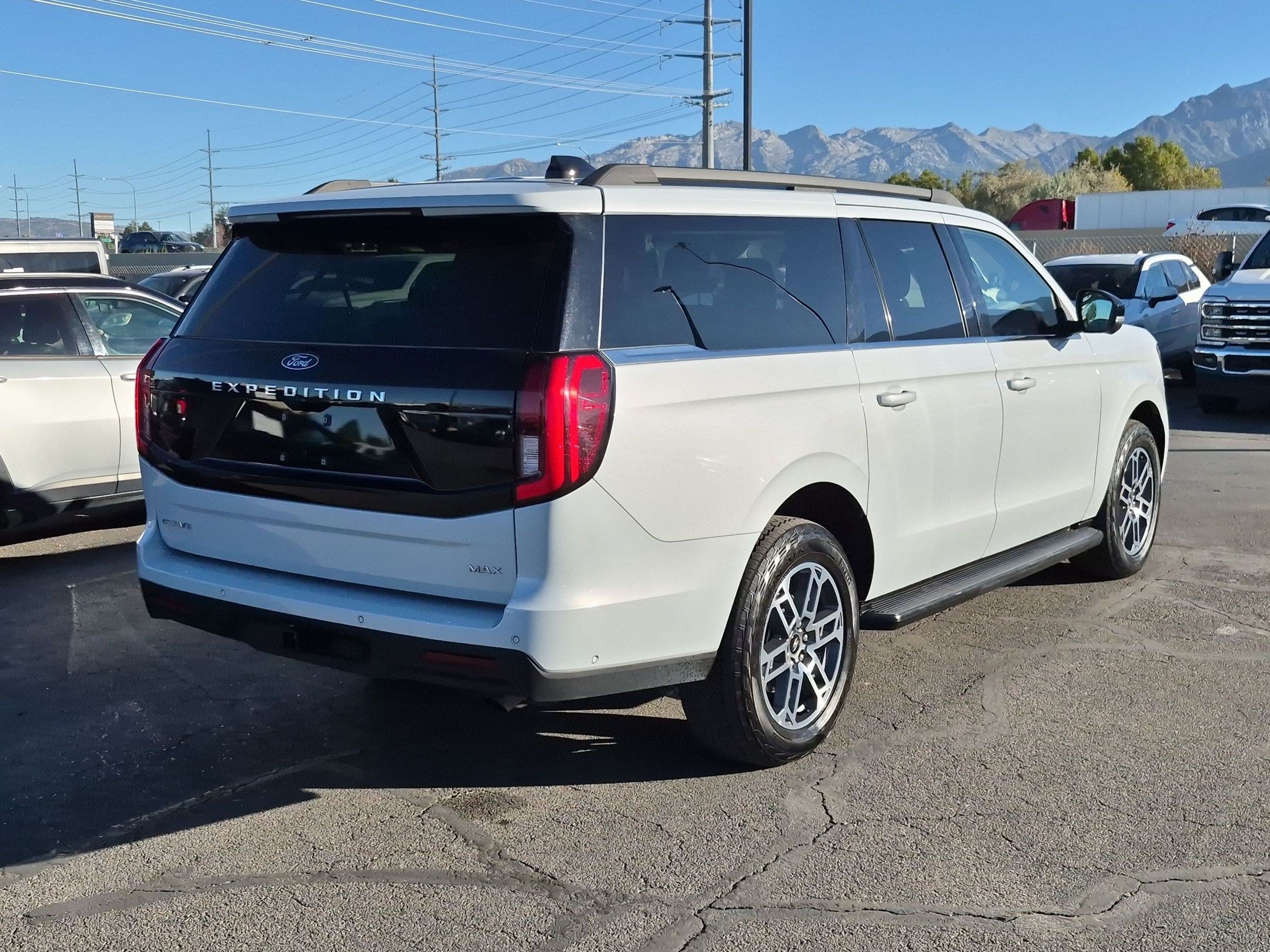 Used 2025 Ford Expedition Max Active AWD/4WD image 3