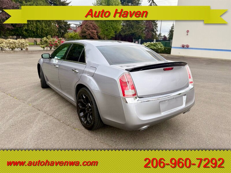 Used 2014 Chrysler 300 C RWD image 7