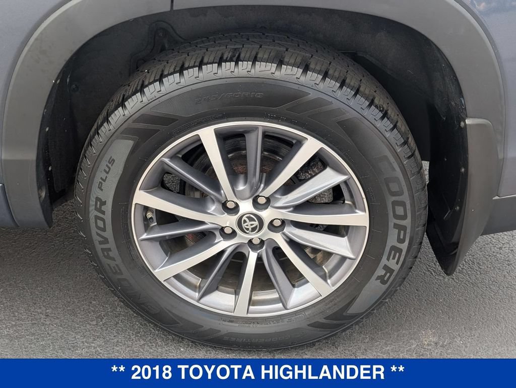 Used 2018 Toyota Highlander XLE w/ Carpet Mat Package (TMS) AWD/4WD image 10