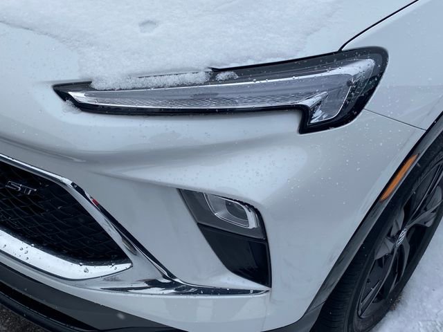 Used 2024 Buick Encore GX Sport Touring w/ Black Roof Package image 8