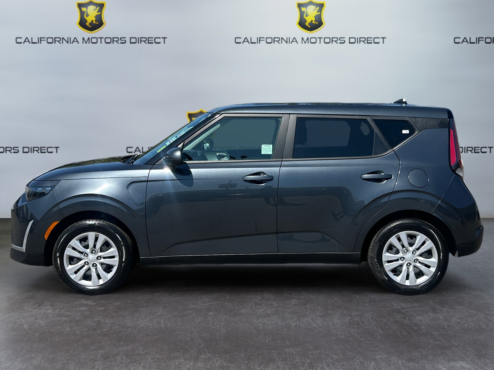 Used 2025 Kia Soul LX FWD image 2