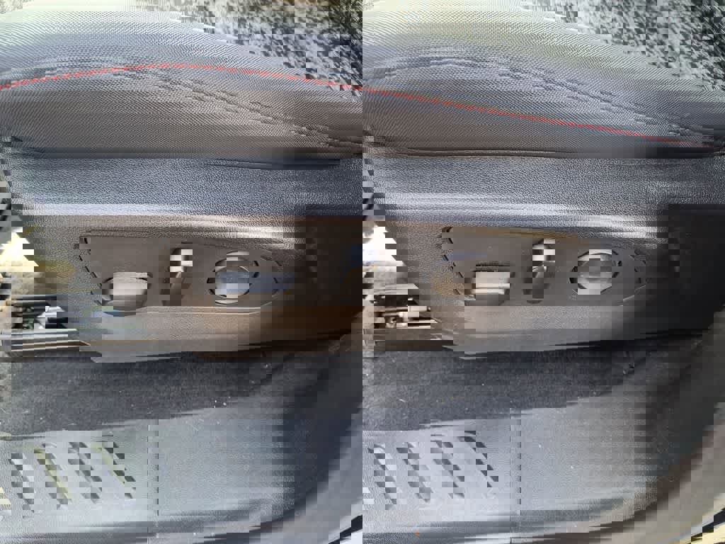 Used 2024 Chevrolet Colorado Z71 w/ Z71 Convenience Package 2 image 12