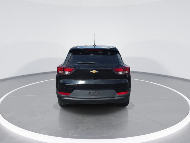 Used 2023 Chevrolet TrailBlazer LS FWD image 2