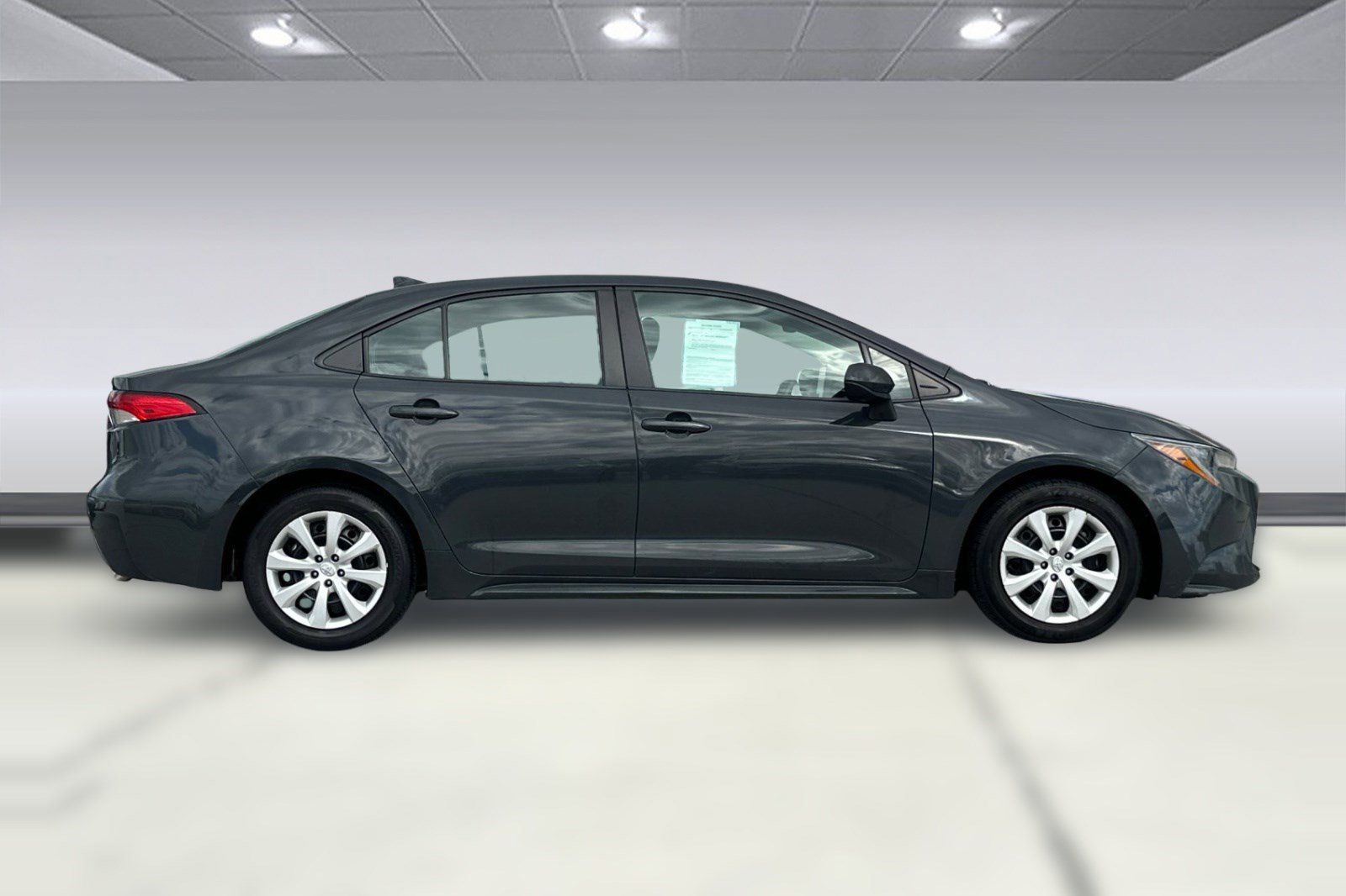 Used 2024 Toyota Corolla LE image 2