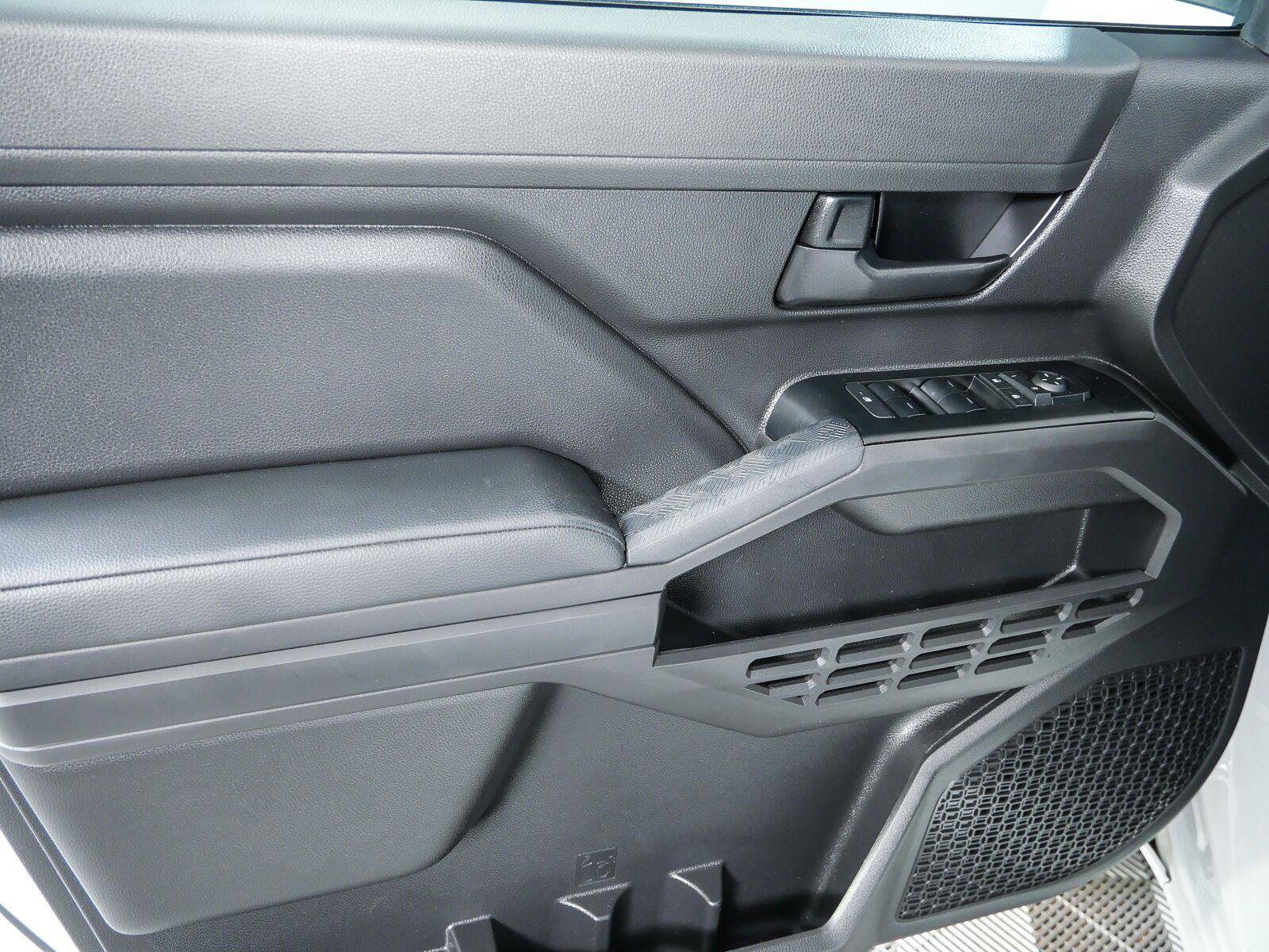 Used 2025 Toyota Tacoma SR AWD/4WD image 7