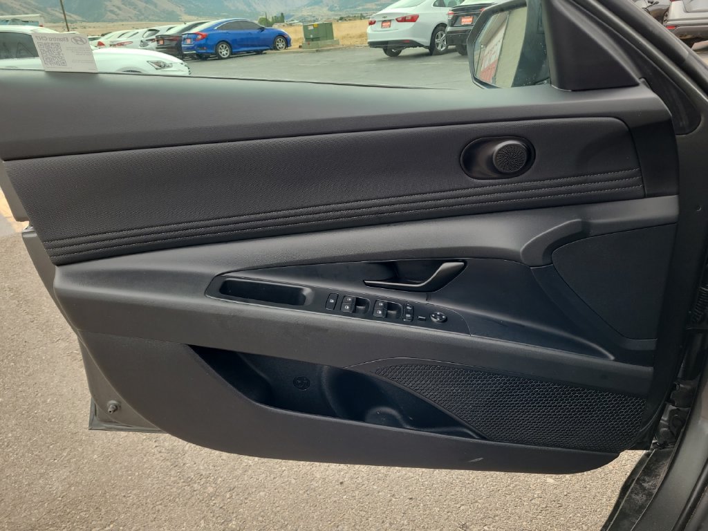 Used 2025 Hyundai Elantra Sport FWD image 17