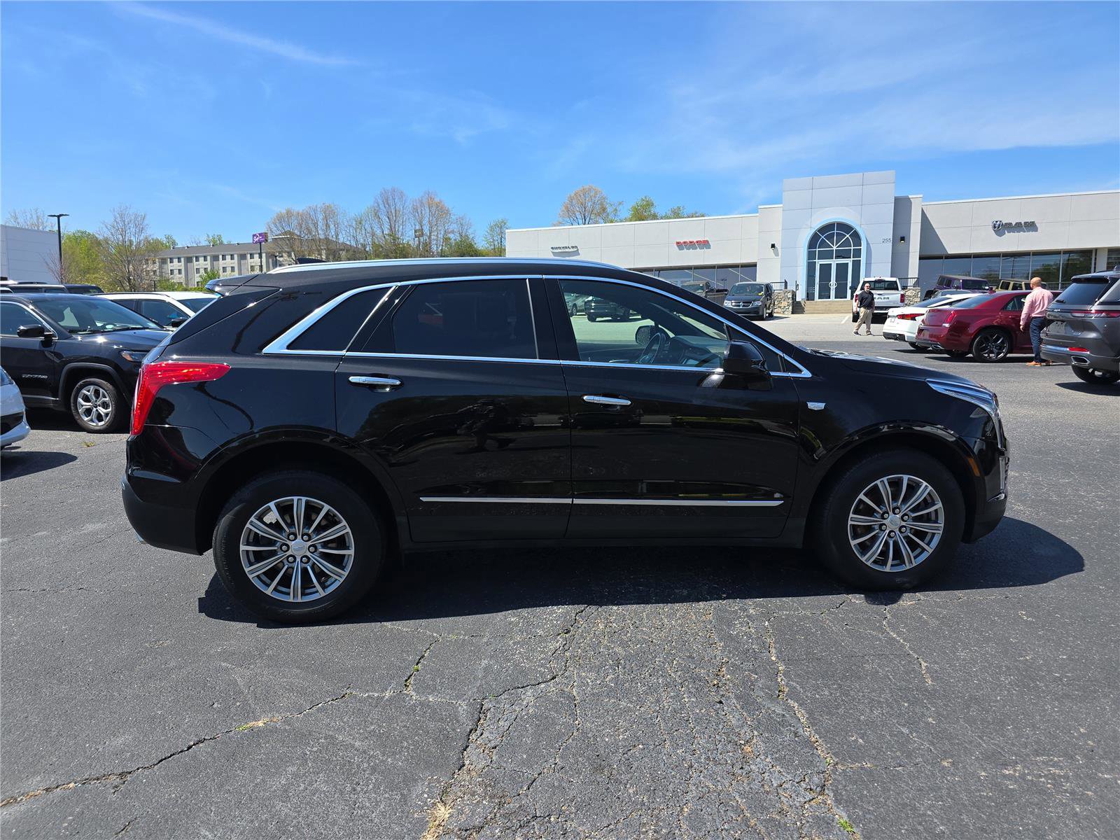 Used 2019 Cadillac XT5 Luxury image 2