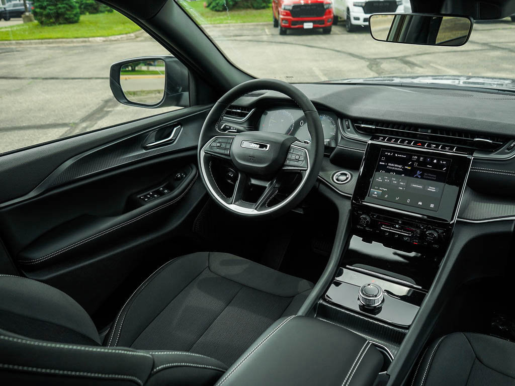 New 2025 Jeep Grand Cherokee L Laredo image 15