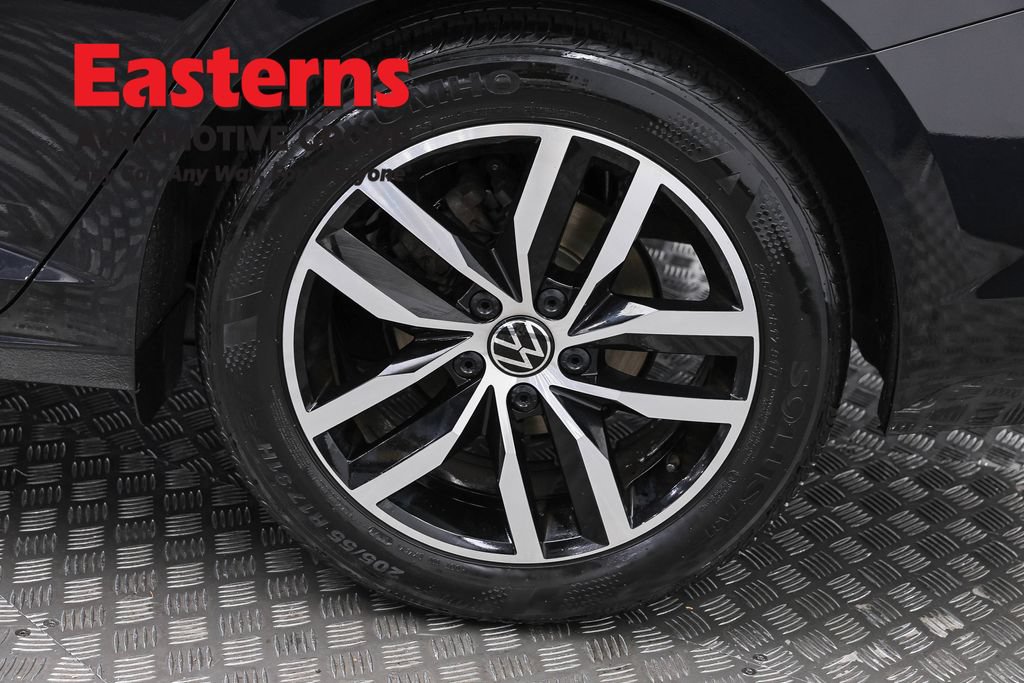 Used 2025 Volkswagen Jetta SE FWD image 32