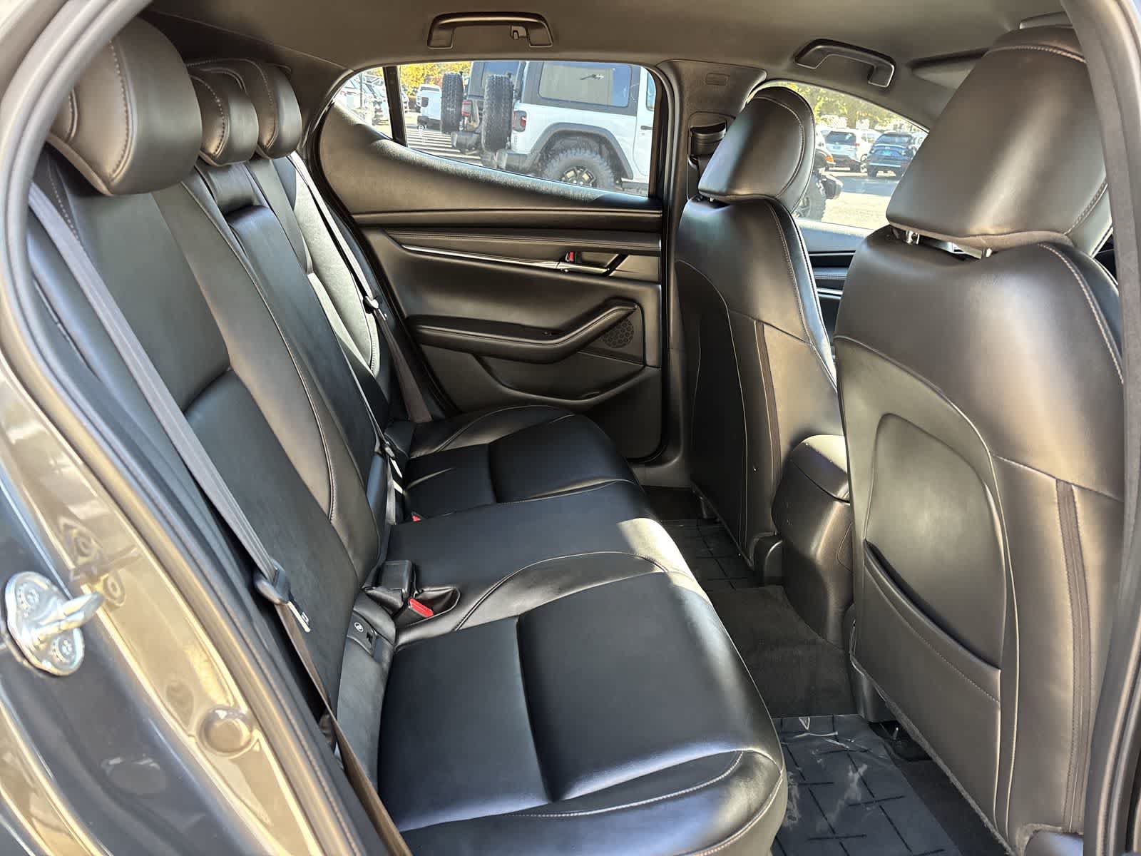 Used 2019 MAZDA MAZDA3 Hatchback w/ Preferred Package FWD image 7