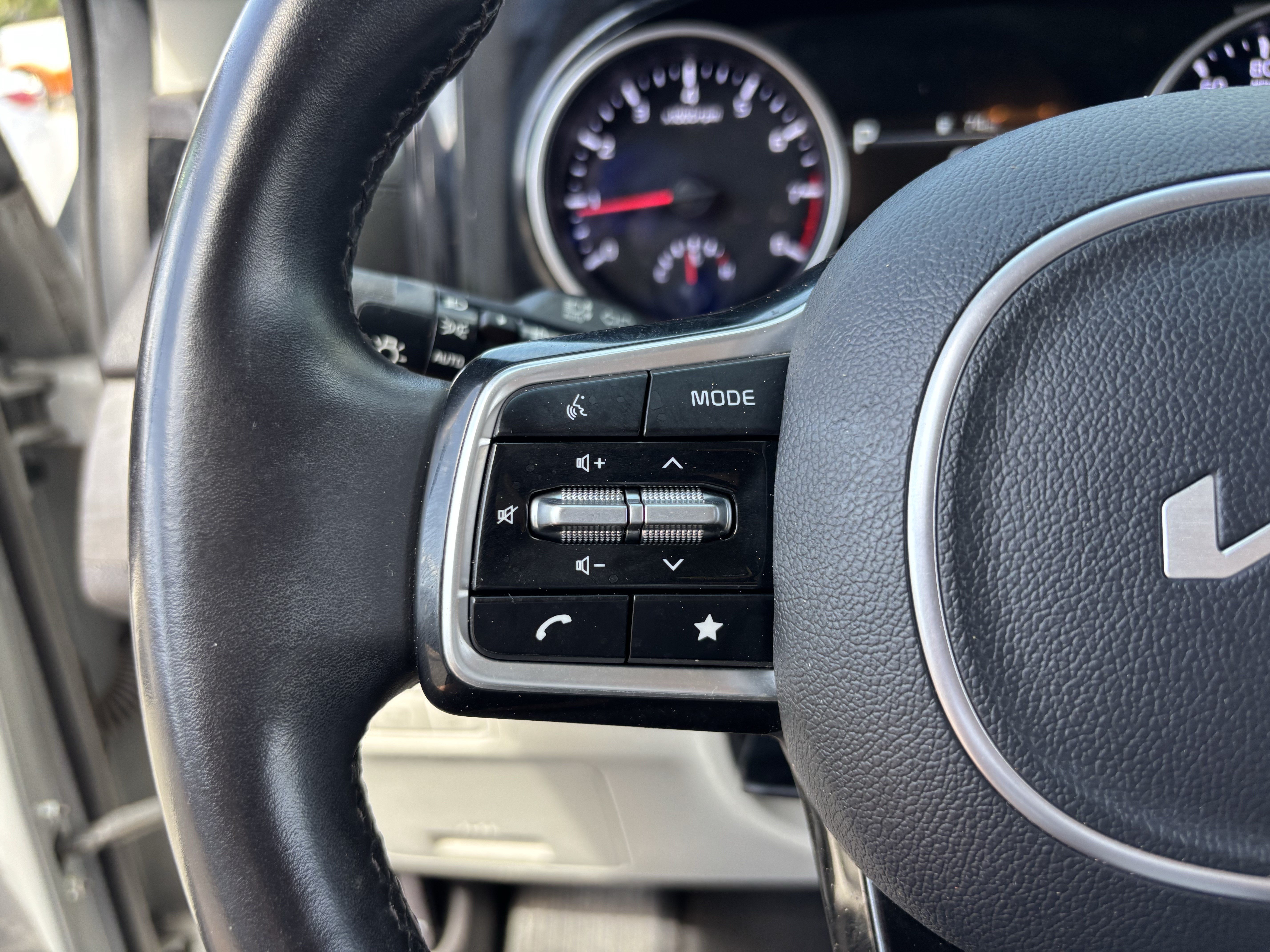 Used 2022 Kia Carnival SX FWD image 28