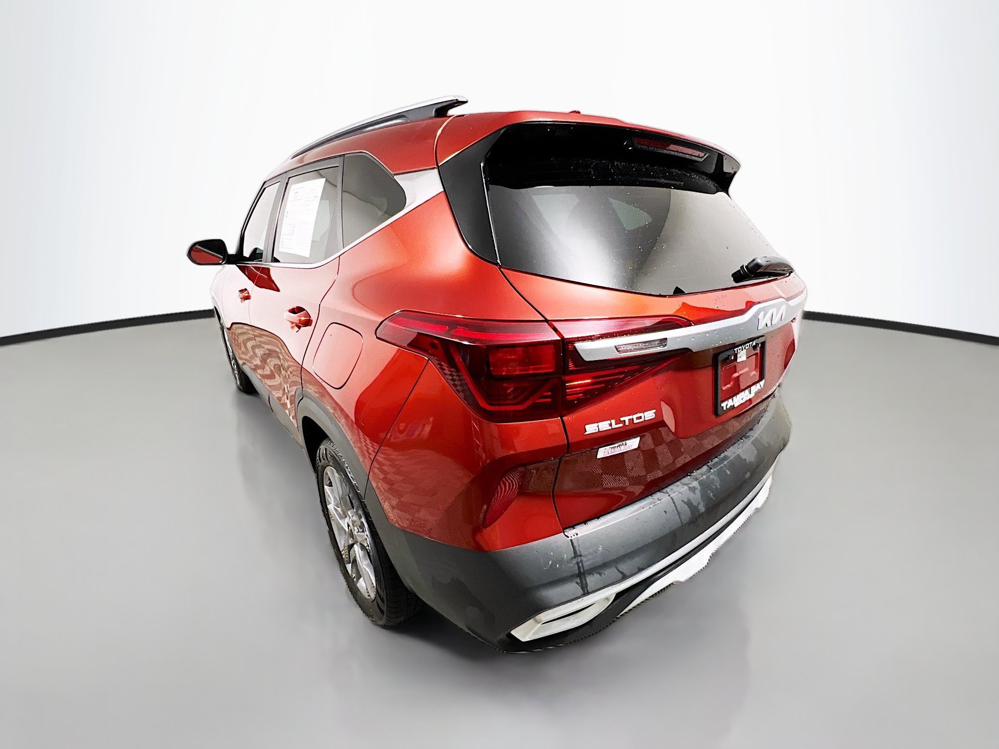 Used 2023 Kia Seltos S w/ Navigation Package FWD image 8