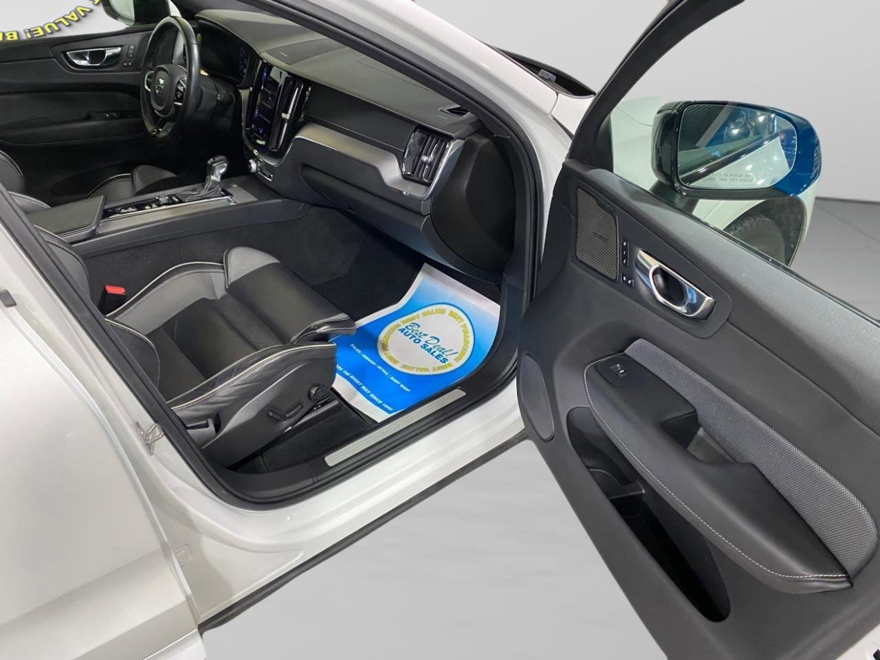 Used 2021 Volvo XC60 T5 R-Design image 29